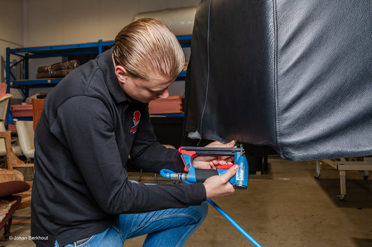 Ontdek wanneer het vernieuwen van uw bank slimmer is dan kiezen voor een compleet nieuw meubel